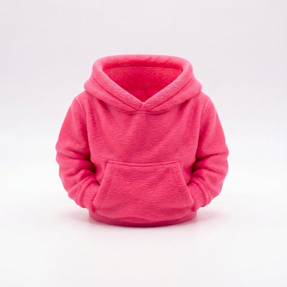 Ein pinker 3D-gedruckter Stiftehalter in niedlichem Hoodie-Design vor weißem Hintergrund. Der kawaii Schreibtisch Organizer aus PLA-Material zeigt realistische Kapuzendetails mit Bauchtasche und ist perfekt für Stifte und Büromaterial. Ideales Schulgeschenk oder Abschiedsgeschenk für Lehrerin und Erzieherin. Maße 11×10×7 cm, ca. 90g. Süße Büro-Deko die jeden Arbeitsplatz verschönert.