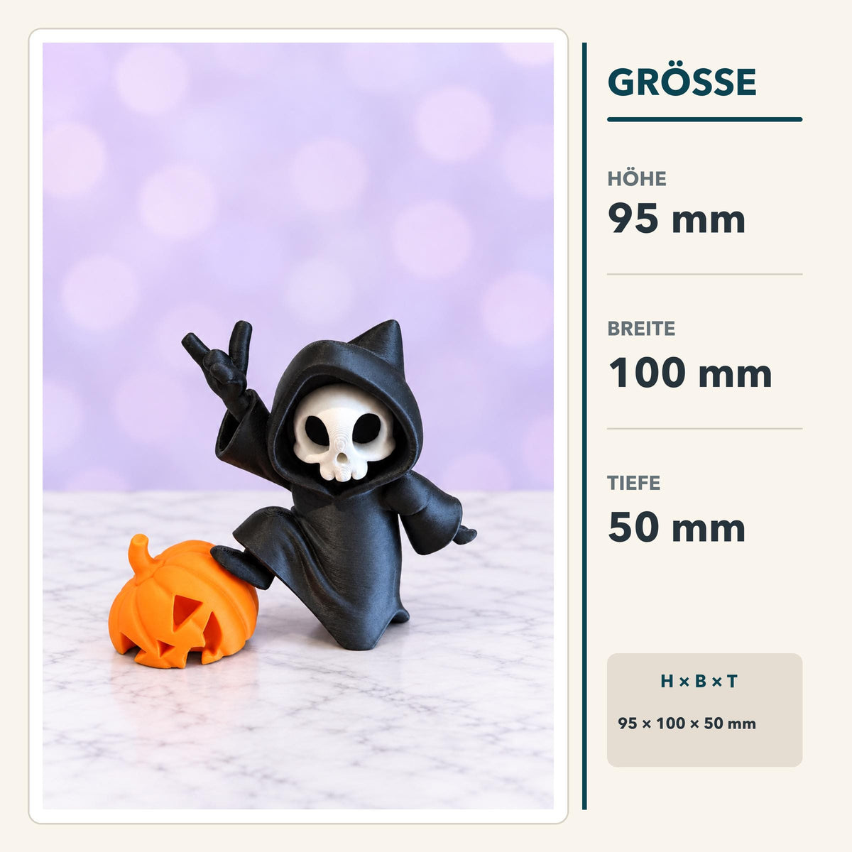 Kürbis-Reaper mit einem Fuß auf einem orangefarbenen Kürbis. Größenübersicht: 95 mm hoch, 100 mm breit und 50 mm tief.