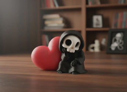 Sitzender Sensenmann mit Herz – Gothic Dekofigur – Produktvideo