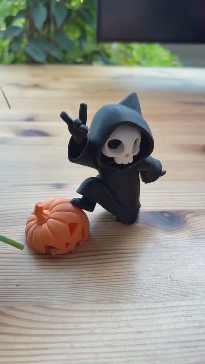 Sensenmann auf Kürbis – moderne Halloween-Figur – Produktvideo