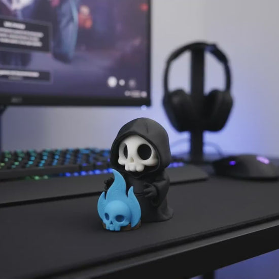 Sensenmann mit Flammen-Totenkopf – Gothic Desk-Deko – Produktvideo