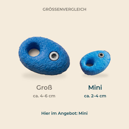 Größenvergleich der Bouldergriff-Magnete: der Mini-Griff mit ca. 2–4 cm neben dem großen Griff mit ca. 4–6 cm, beide auf warmem Cremehintergrund. Angeboten wird hier die Mini-Ausführung.