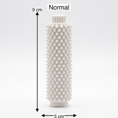 Maßbild des weißen Spiky Clicker Fidget Toys: 9 cm Höhe und 3 cm Breite, mit geriffeltem Drehknopf und strukturierter Stacheloberfläche.