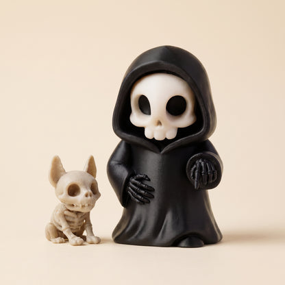 Sensenmann mit Skelett-Hund – Gothic-Duo – Produktfoto auf Creme-Hintergrund