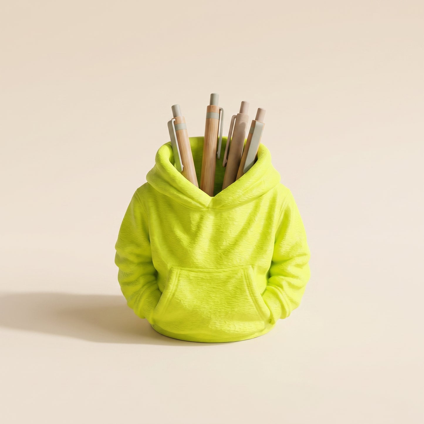 Hoodie-Stiftehalter – Organizer im Kapuzenpulli-Look – Produktfoto auf Creme-Hintergrund